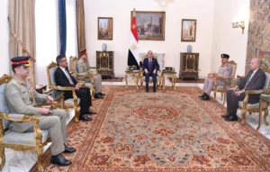 الرئيس المصري يستقبل رئيس أركان القوات البرية الباكستانية