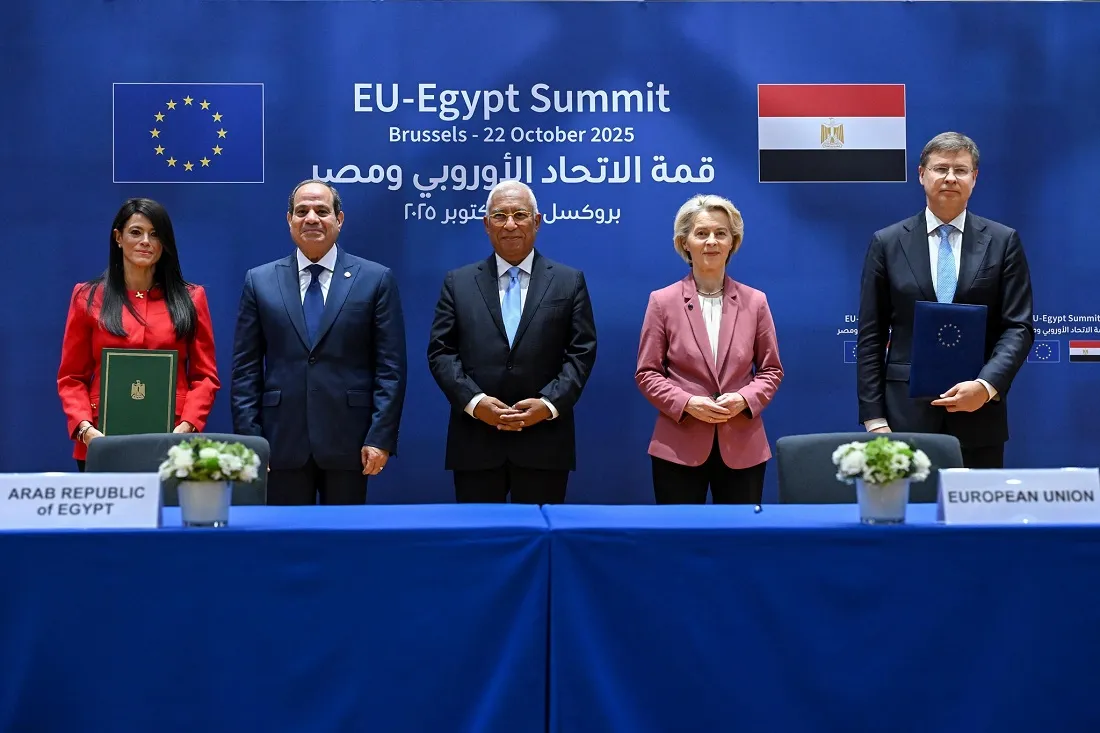 أثناء توقيع الاتفاقية بين مصر والاتحاد الأوروبي