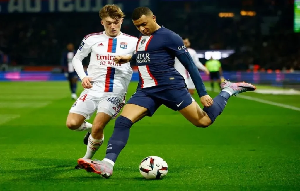 من مباريات اليوم باريس وليون