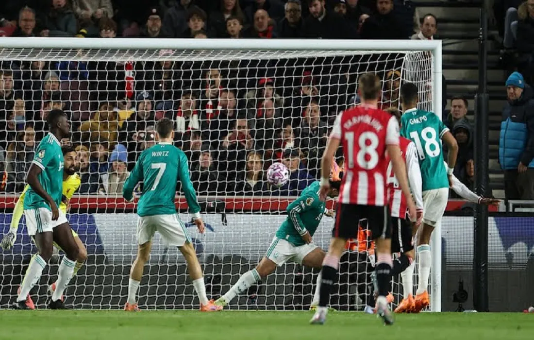 ليفربول وبرينتفورد ( صورة من رويترز)