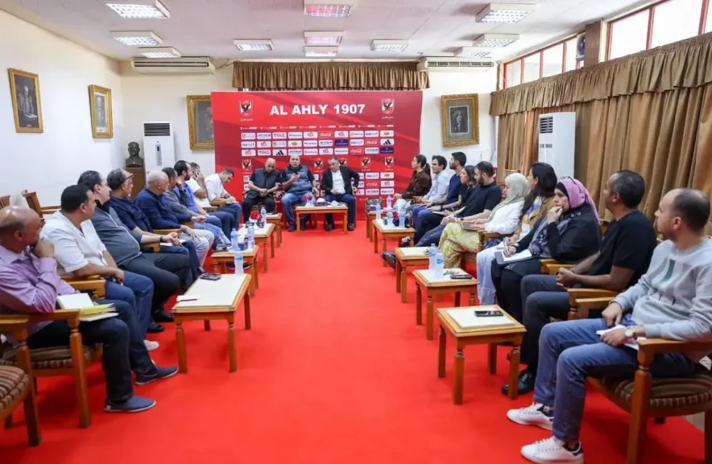 اجتماع اللجنة العليا المنظمة لبطولة الأهلي الدولية لكرة القدم تحت 16