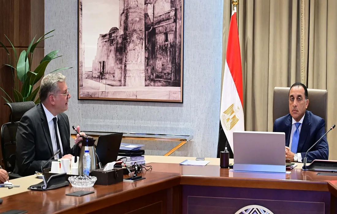 رئيس الوزراء يلتقي وزير البترول