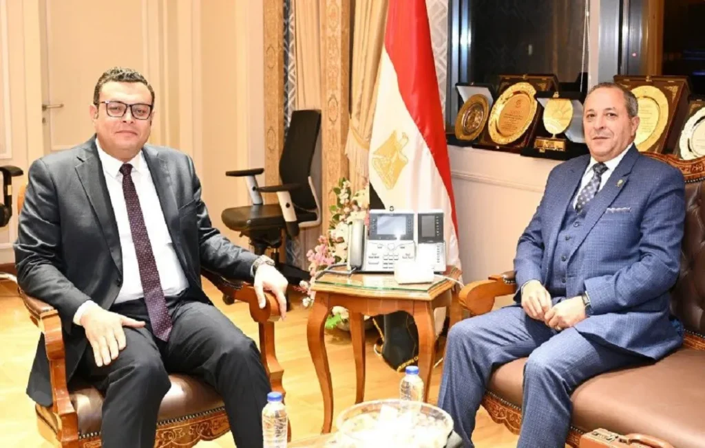 وزير الإسكان يستقبل محافظ بورسعيد لبحث استعداد المحافظة للتعامل مع موسم الأمطار