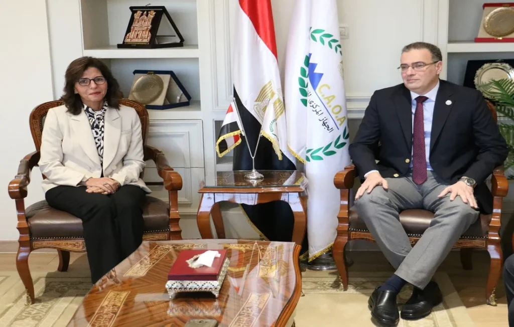 رئيس الجهاز المركزي للتنظيم والإدارة والدكتورة سلافة أحمد جويلي مدير الأكاديمية الوطنية للتدريب