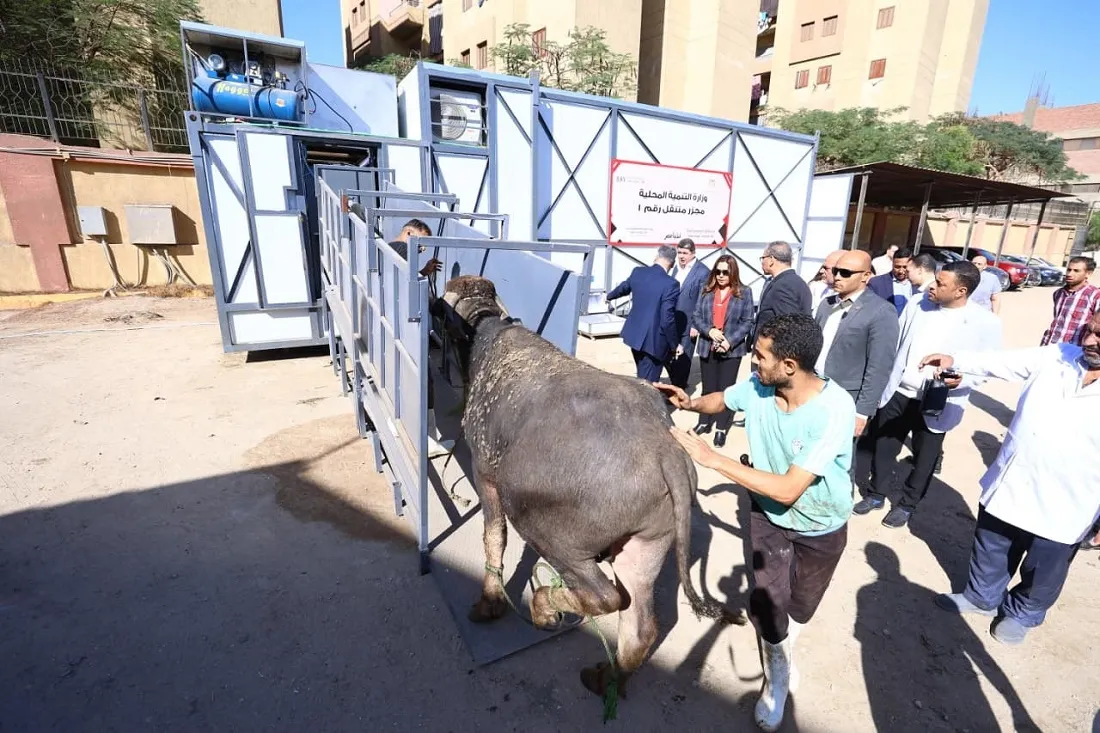 وزيرة التنمية المحلية تفتتح أول مجزر متنقل