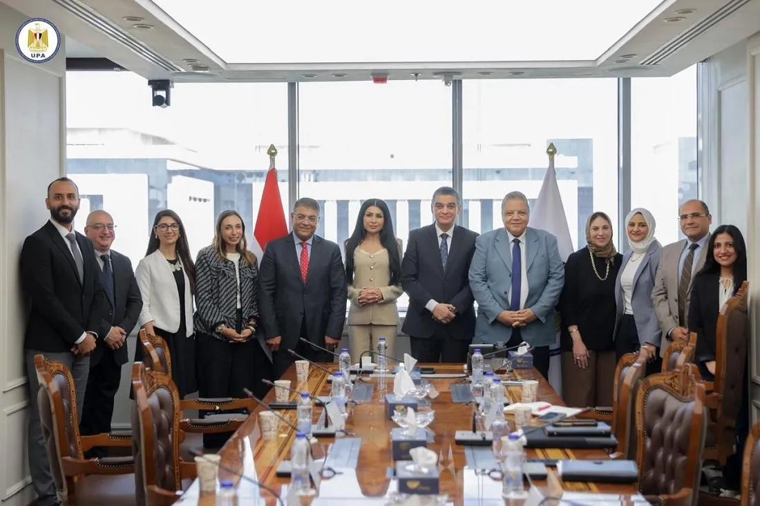 مسئولي هيئة الشراء الموحد ومسئولي شركة "أورجانون" الأمريكية في صورة تذكارية