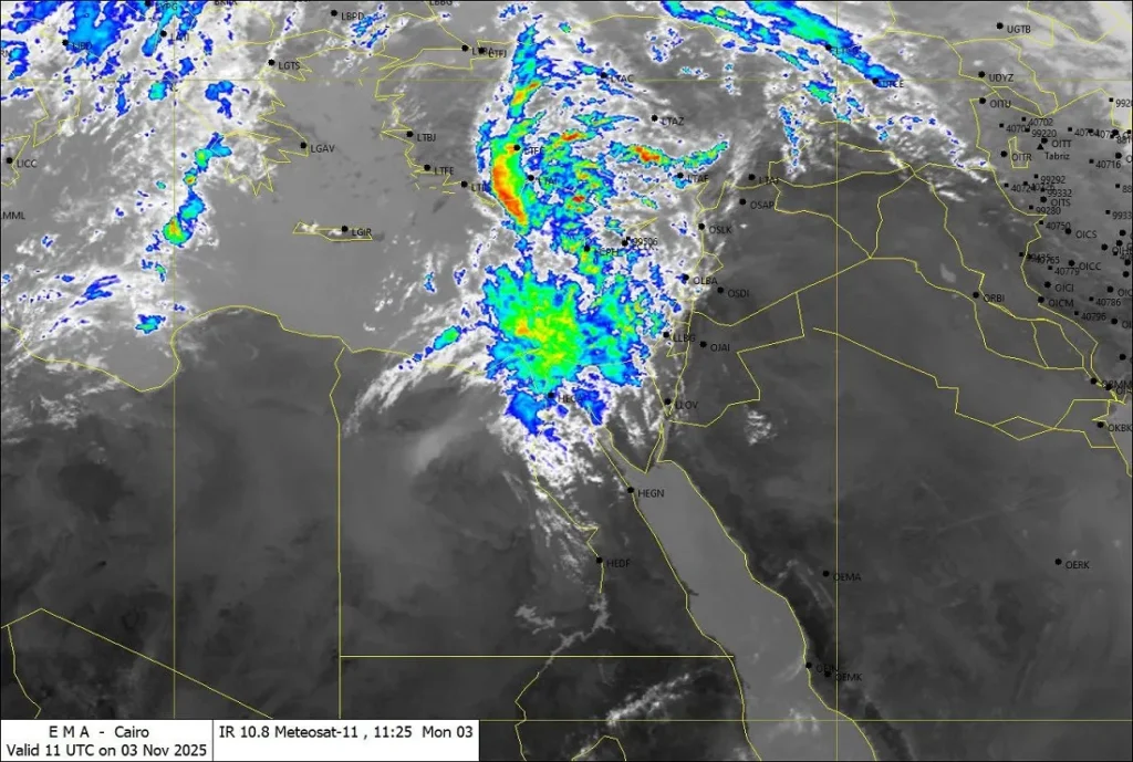 خريطة من الأرصاد توضح السحب الرعدية الممطرة على شمال الجمهورية