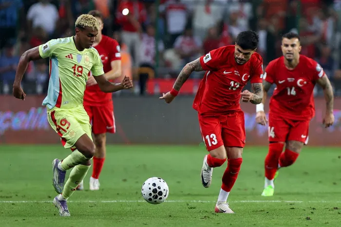 من مباريات اليوم  إسبانيا وتركيا
