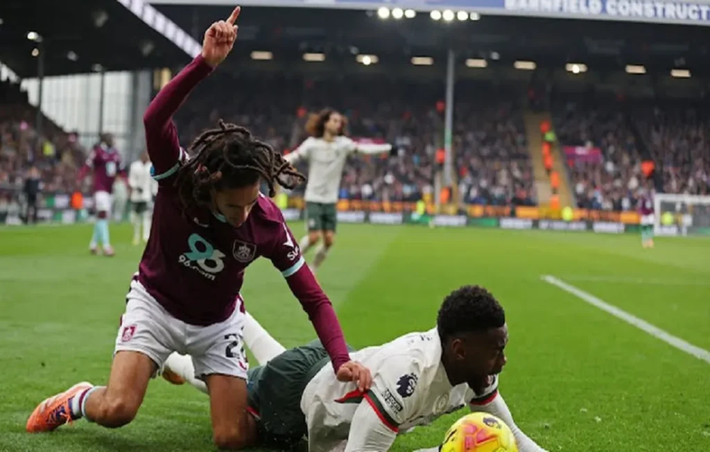 تشيلسي وبيرنلي في الدوري الإنجليزي