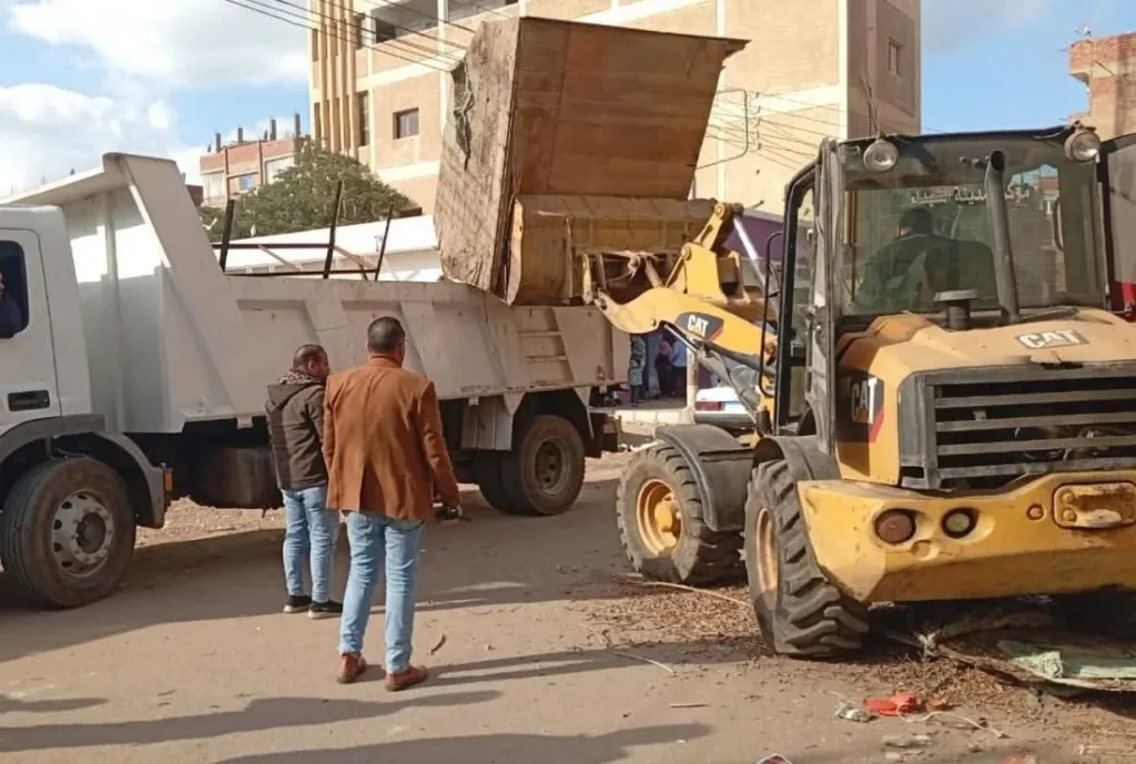 حملات مكبرة لإزالة المخالفات في 7 محافظات