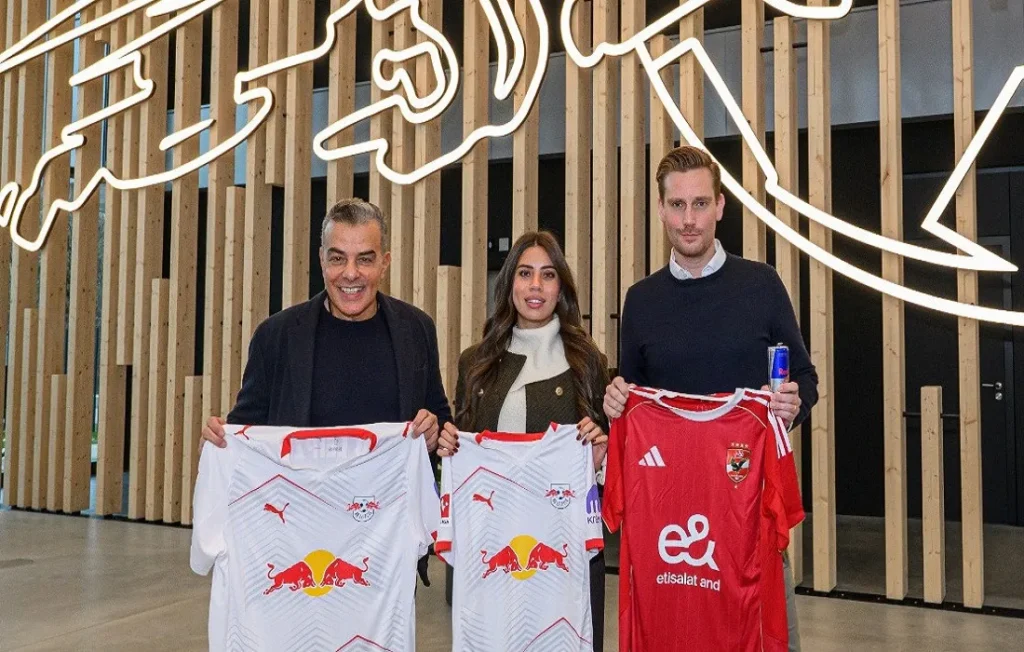 وفد الأهلي برئاسة مرتجي مع مسئولي نادي لايبزيج الألماني