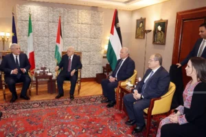 الرئيس الفلسطيني محمود عباس يلتقي وزير خارجية إيطاليا – صورة من "وفا"