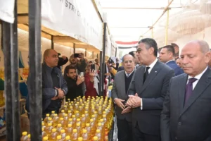 وزير التموين ومحافظ القاهرة يفتتحان سوق اليوم الواحد بالمرج