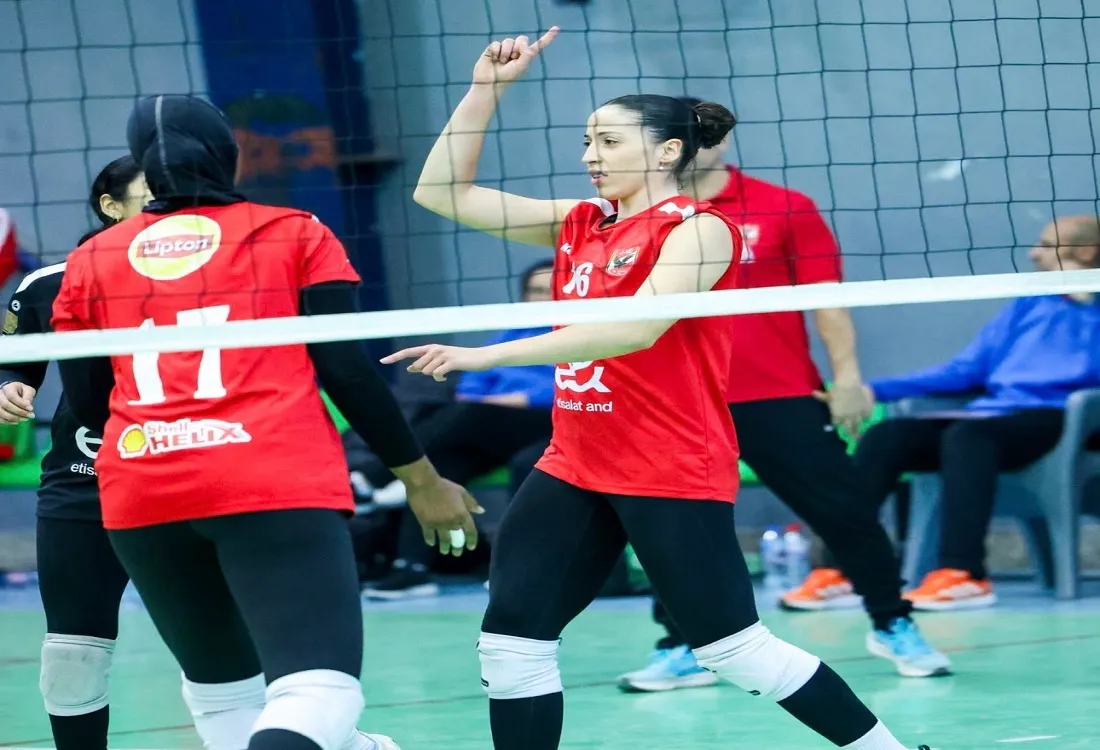 سيدات طائرة الأهلي وفريق أصحاب الجياد – صورة من النادي الأهلي