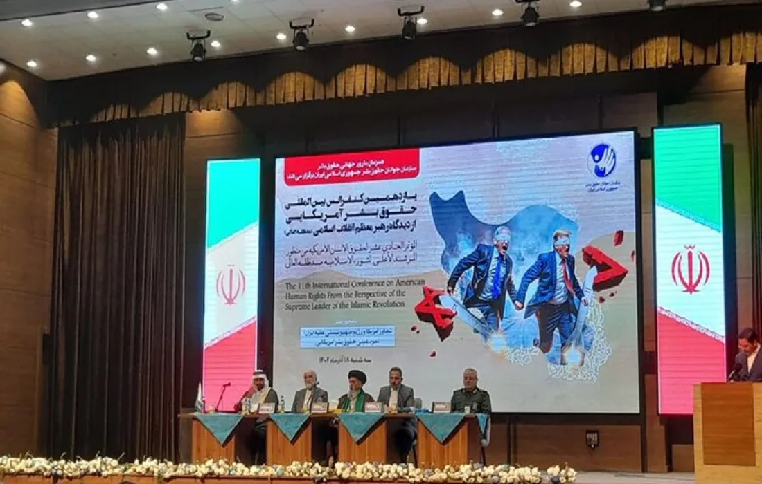 ناصر سراج مسؤول الشؤون الدولية في السلطة القضائية بإيران خلال المؤتمر( صورة من مهر)