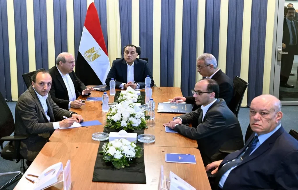 اجتماع رئيس الوزراء مع وزير الطيران المدني لبحث تطوير قطاع الطيران