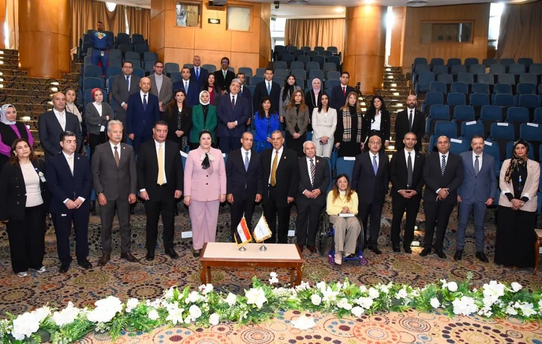 وزير الخارجية المصري رئيس اللجنة العليا الدائمة لحقوق الإنسان يزور مستشفى ٥٧٣٥٧