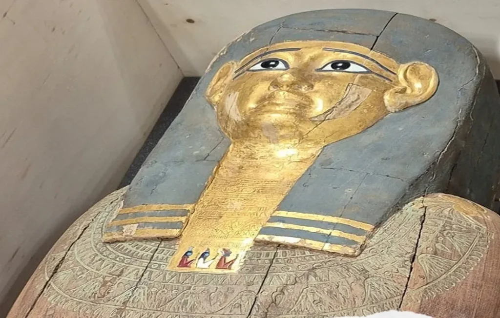 إحدى القطع الأثرية التي تم استرجعها