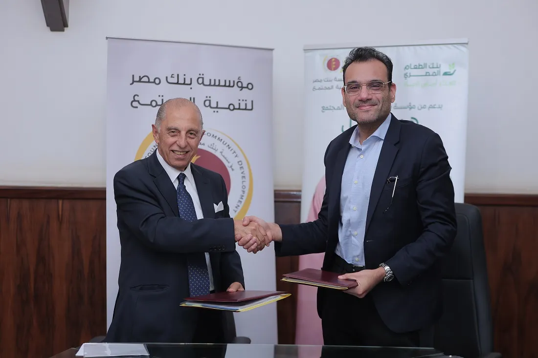 أثناء توقيع العقد بين مؤسسة بنك مصر لتنمية المجتمع وبنك الطعام المصري