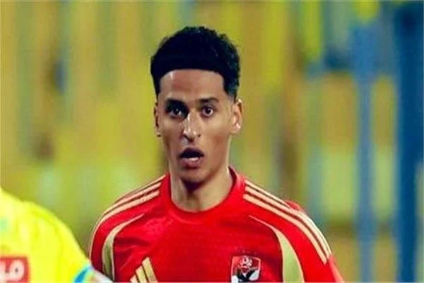 محمد عبد الله لاعب الفريق الأول لكرة القدم بالنادي الأهلي،