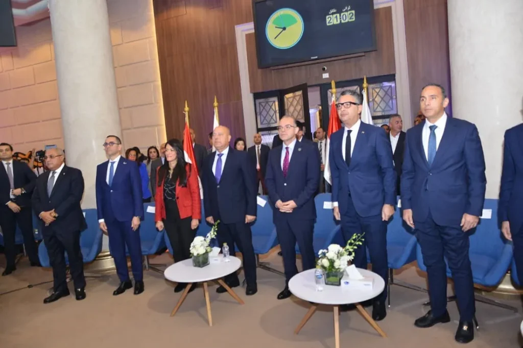 الحضور أثناء افتتاح جلسة التداول بالبورصة المصرية