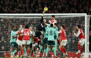 أرسنال وولفرهامبتون ( صورة من رويترز )