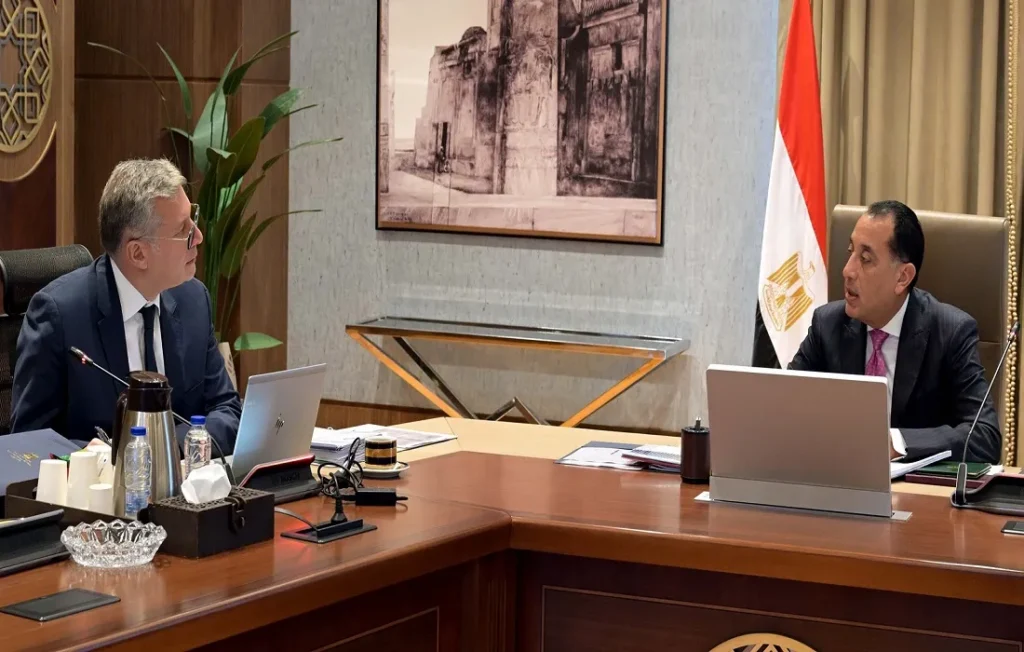 رئيس الوزراء المصري ووزير البترول