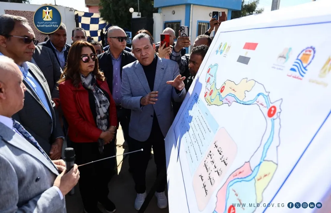 وزيرة التنمية المحلية ومحافظ قنا يفتتحان محطة مياه الشرب