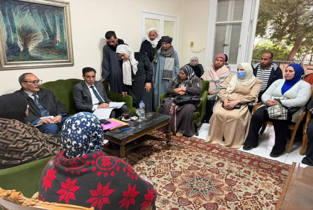 مساعد وزير الخارجية يلتقي عائلات المتغيبين المصريين في ليبيا