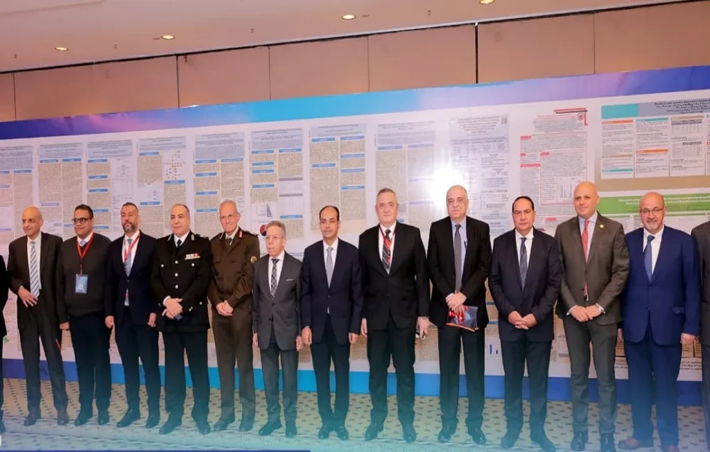 الحضور من الهيئة العامة للمستشفيات والمعاهد التعليمية وضيوفها للمؤتمر العلمي