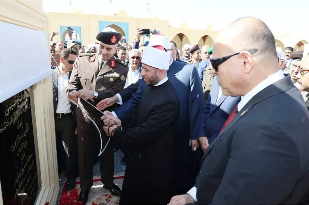 وزير الأوقاف يفتتح أحد المساجد بمدينة حلايب