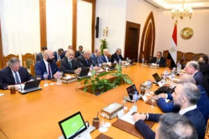 وزير الخارجية المصري يستقبل وفدًا من رجال الأعمال الكنديين