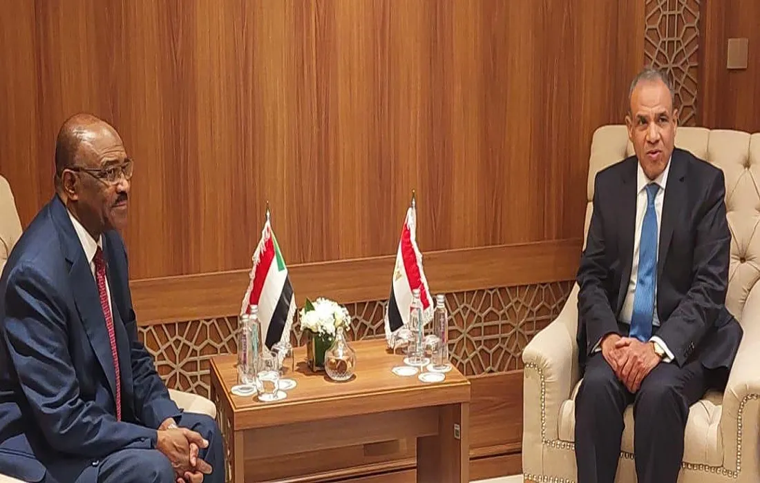 وزير الخارجية المصري يلتقي بنظيره السوداني