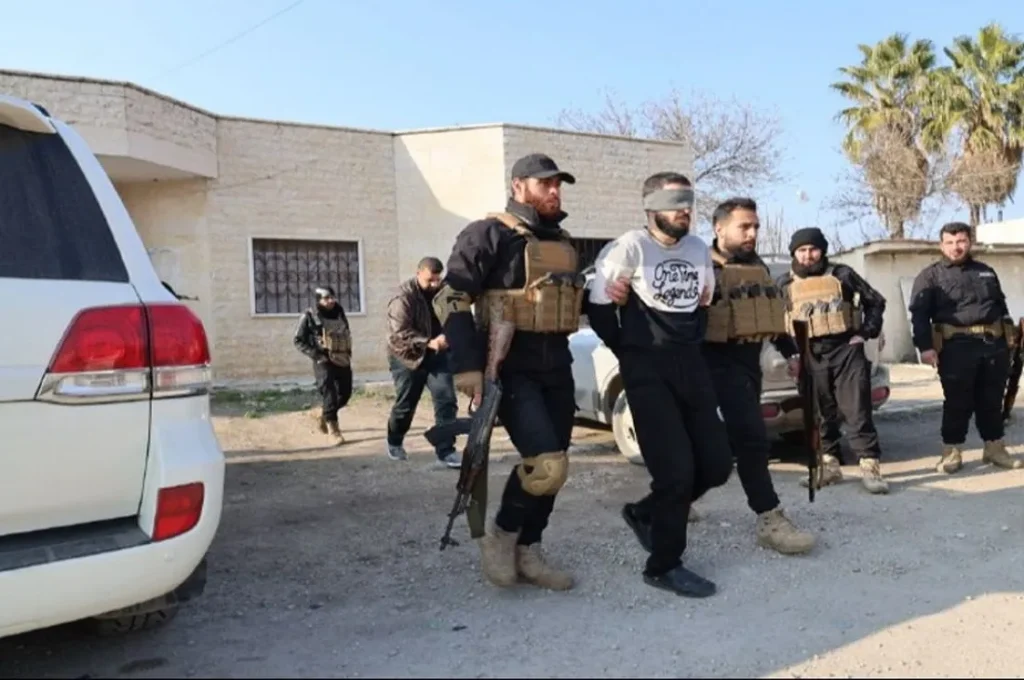 الأمن الداخلي السوري يلقي القبض على القبض على ثلاثة أشخاص ( الصورة من الإخبارية السورية )