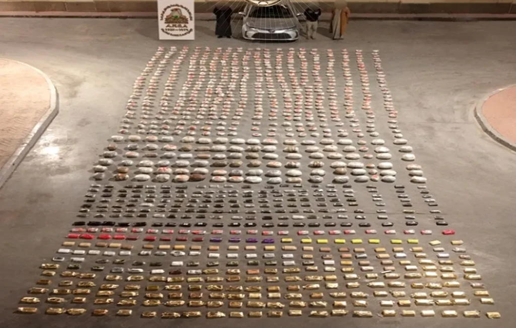 ثلاثة من عناصر تشكيل تجارة المخدرات والمضبوطات