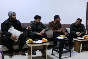 المختطفون الثلاثة في السويداء ومعهم أحد أفراد الأمن السوري ( الصورية من الإخبارية السورية )