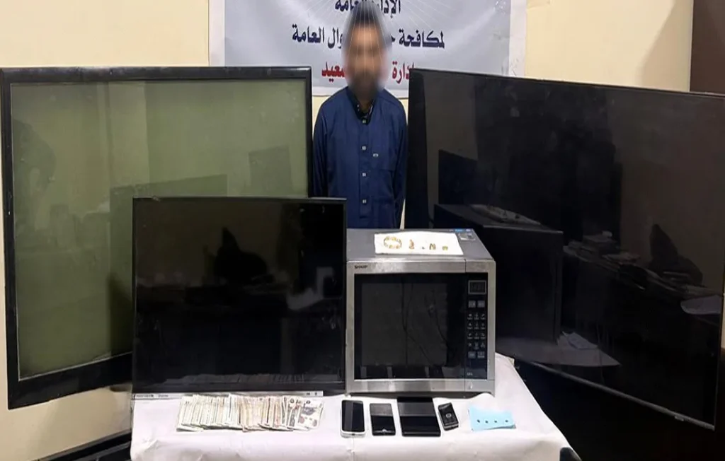 المتهم نصاب البنوك الإلكتروني في قبضة العدالة