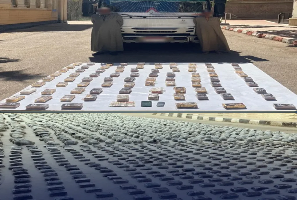 متهمان وجانب من المضبوطات