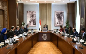 اجتماع مدبولي مع وزير التموين لتعزيز المخزون الاستراتيجي من السلع