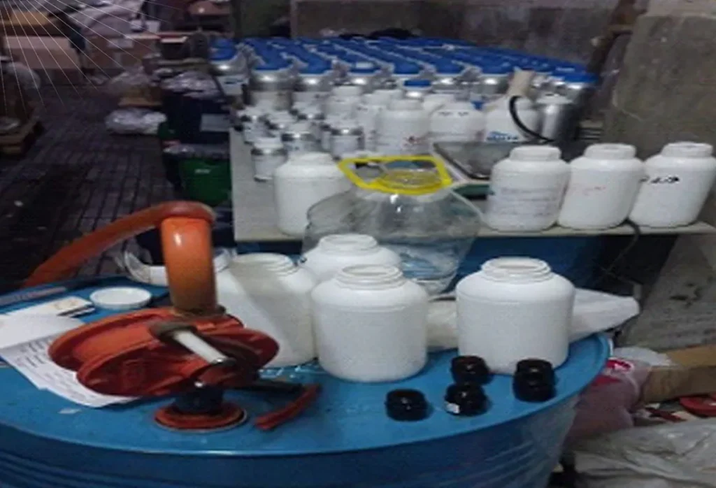 مصنع العطور غير المرخص بالقاهرة من الداخل