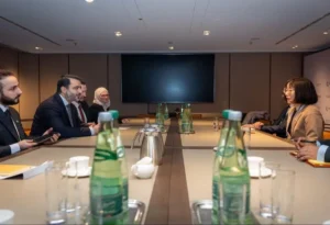 وزير الخارجية السورية في اجتماعه مع رئيسة المحكمة الجنائية الدولية