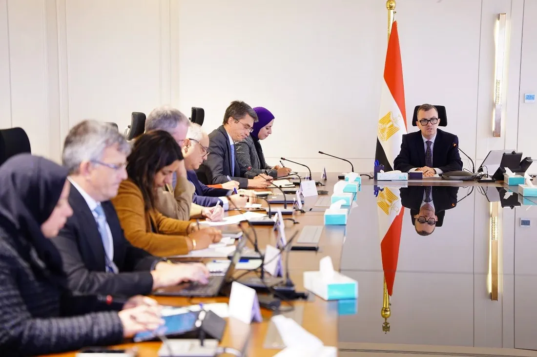 اجتماع وزير التخطيط مع بعثة البنك الدولي