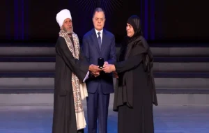 اللواء محمود توفيق وزير الداخلية المصرية يكرم أسر الشهداء