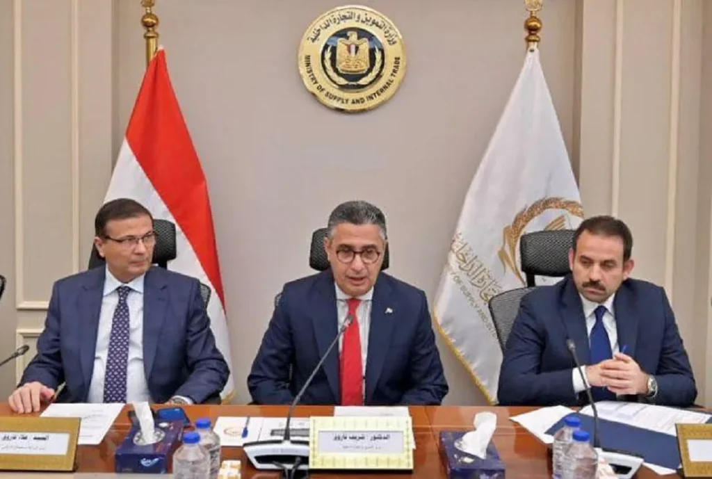 اجتماع رئيس جهاز مستقبل مصر ووزيري التموين والزراعة على الترتيب من اليمين