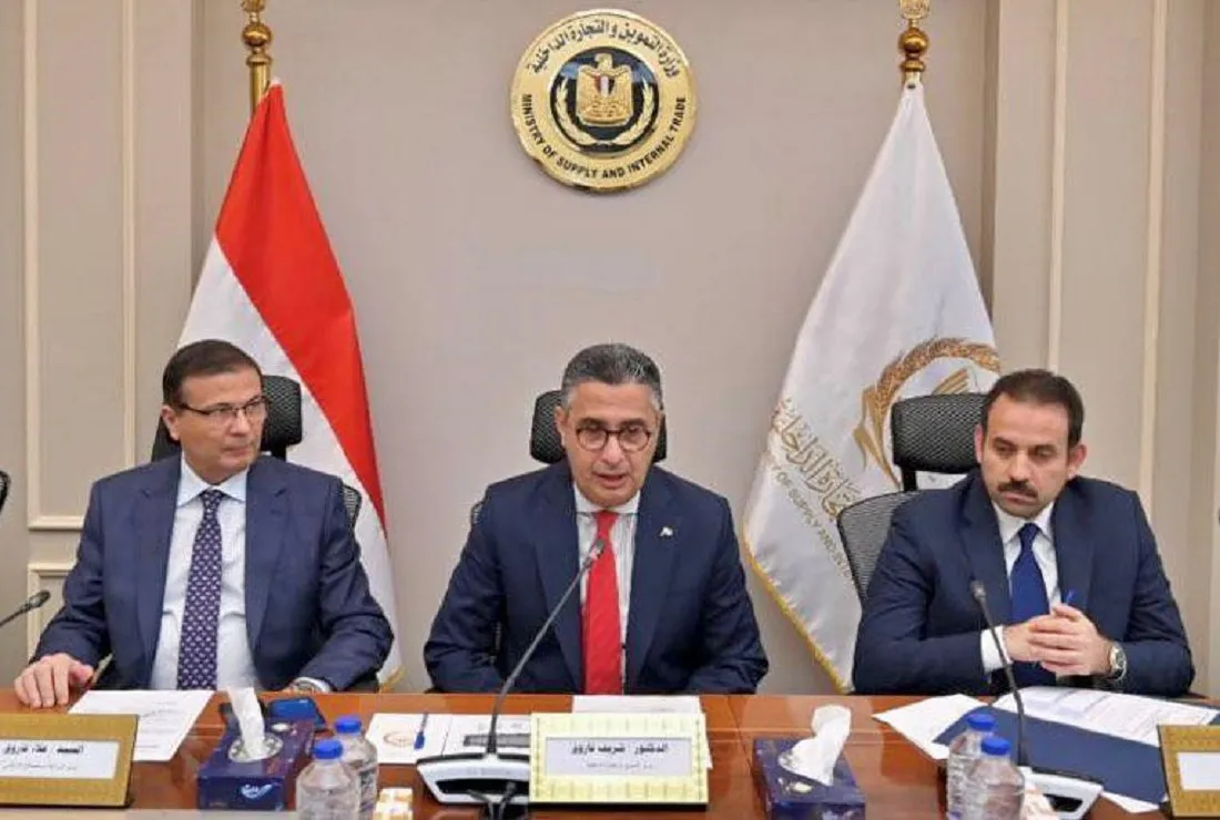 اجتماع رئيس جهاز مستقبل مصر ووزيري التموين والزراعة على الترتيب من اليمين