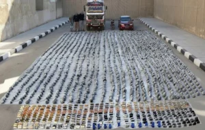 بعض المتهمين والمخدرات المضبوطة