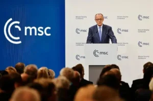 المستشار الألماني فريدريش ميرز يتحدث في مؤتمر ميونيخ للأمن