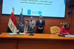 أثناء توقيع البروتوكول بين المجلس القومي للطفولة ووزارة الاتصالات