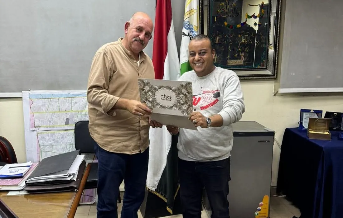 رئيس حي العمرانية اللواء أحمد جلال طنطاوي يُكرم شريف حسن نائب رئيس الحي