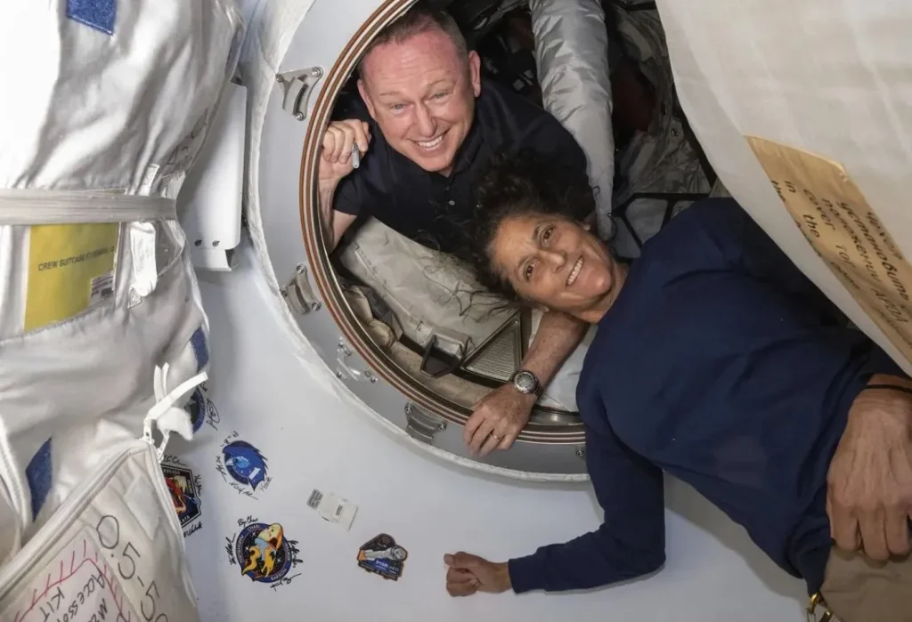 رواد وكالة الفضاء الأميركية (ناسا) العالقين